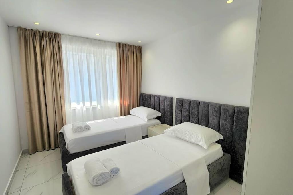 Tirana City Center Penthouse Oasis Buitenkant foto