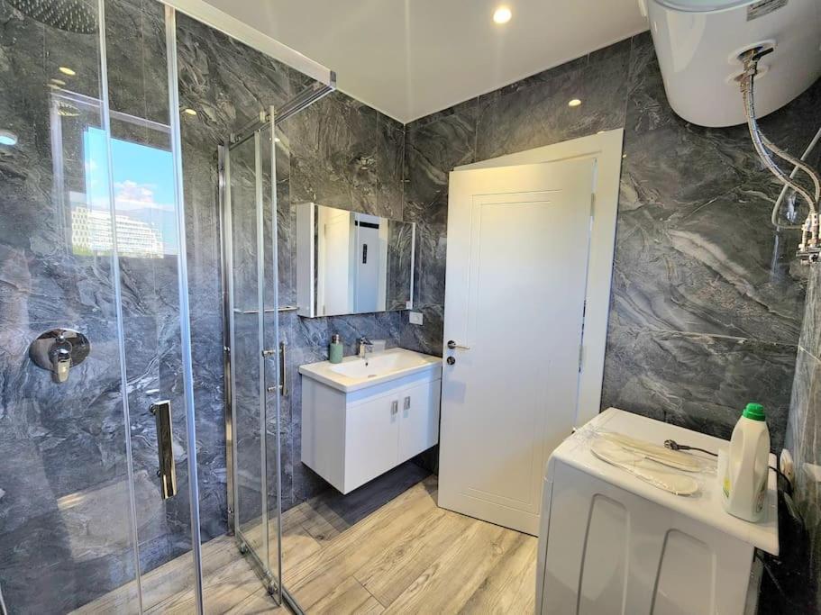 Tirana City Center Penthouse Oasis Buitenkant foto