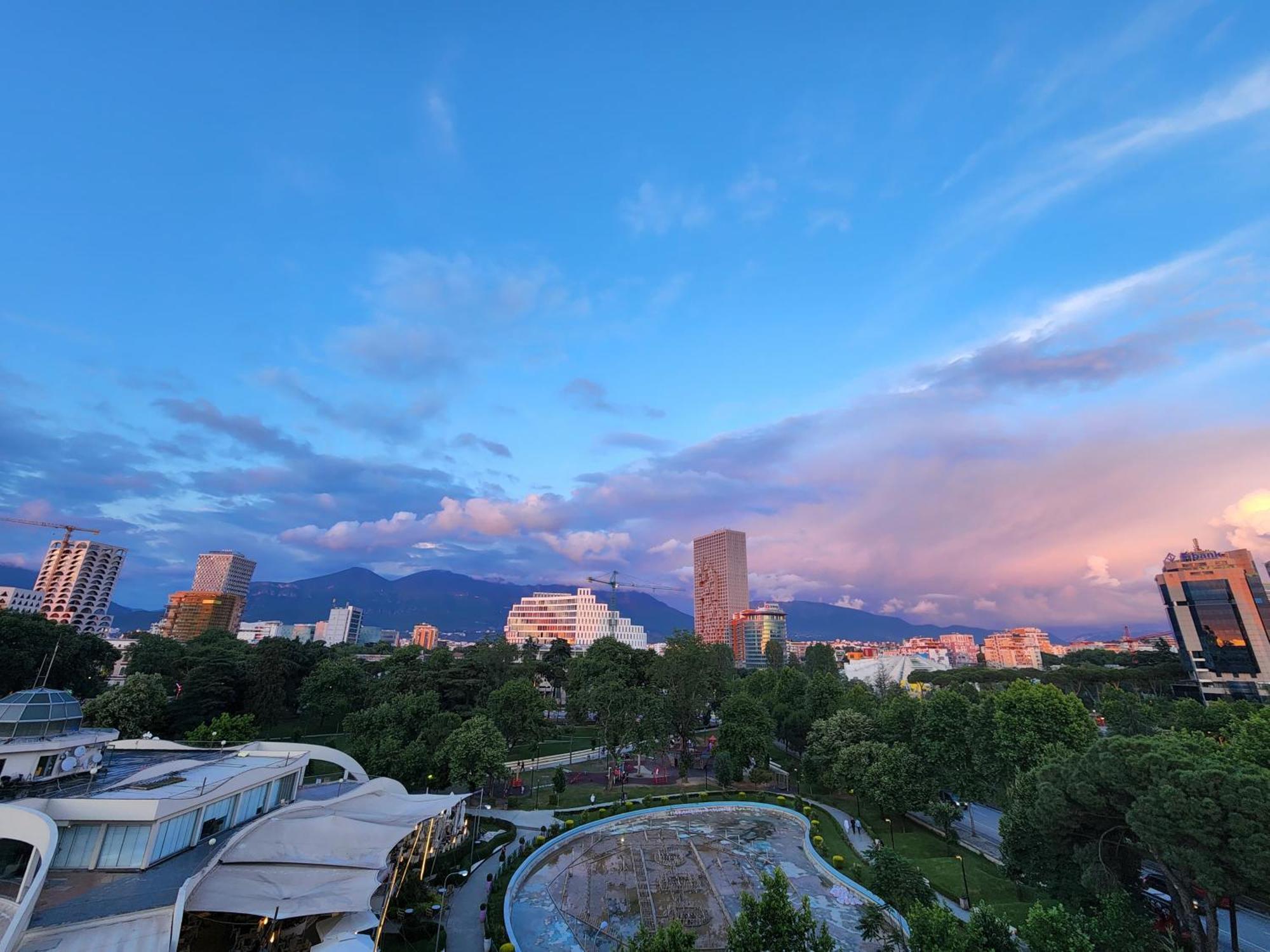 Tirana City Center Penthouse Oasis Buitenkant foto