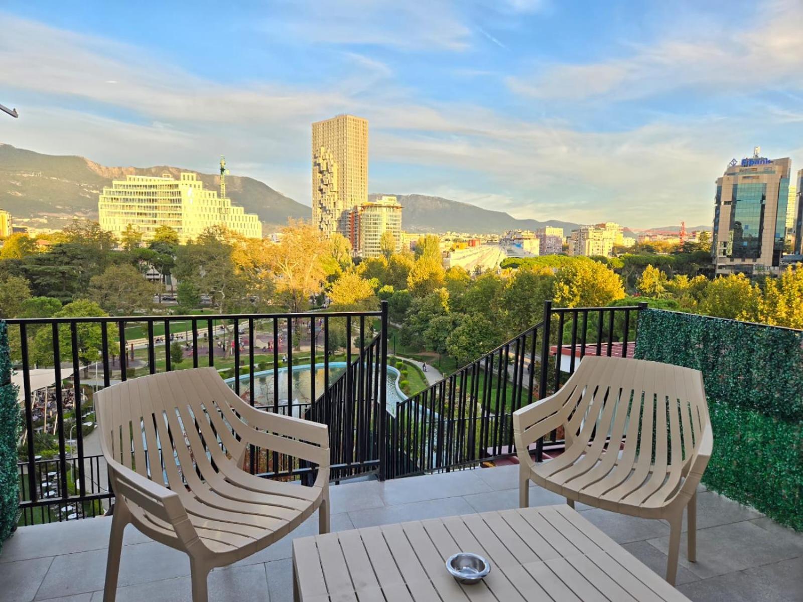 Tirana City Center Penthouse Oasis Buitenkant foto